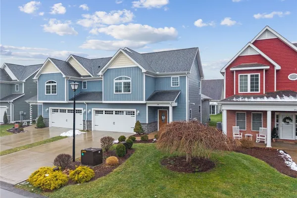 336 VILLAGE CT