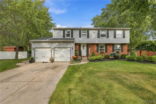 14 COLEEN CT