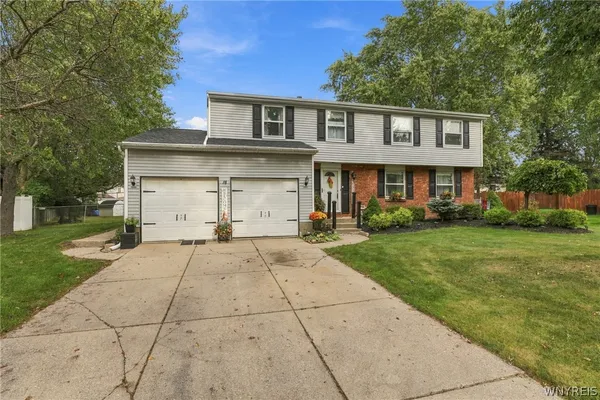 14 COLEEN CT