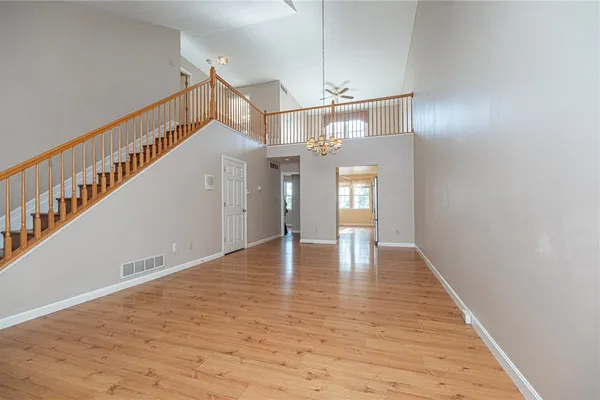 106 PADDOCK LN
