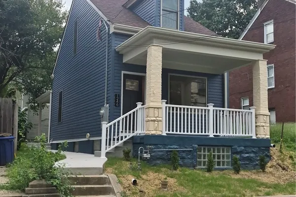 1246 WOODLAND AVE