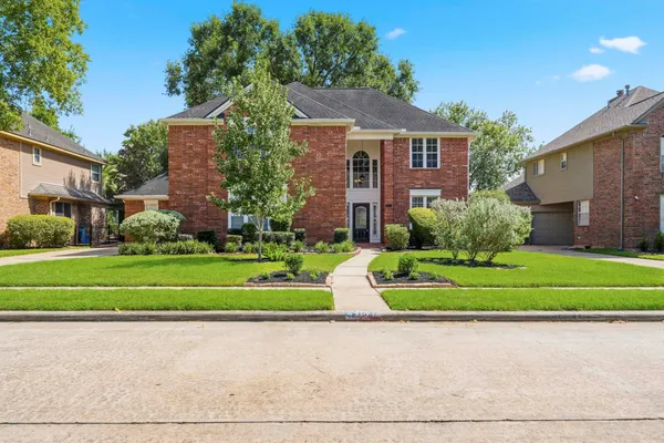 1627 PECAN CROSSING DR