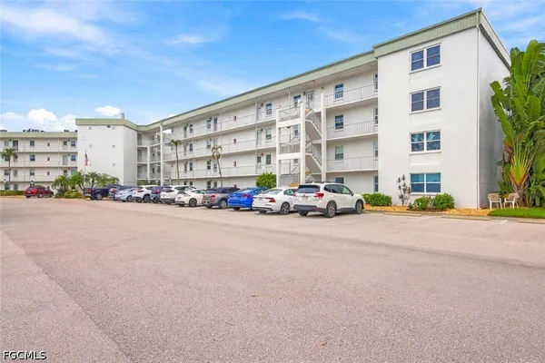 1580 PINE VALLEY DR 405