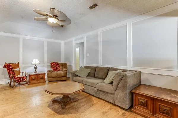 3211 BLUEGRASS DR
