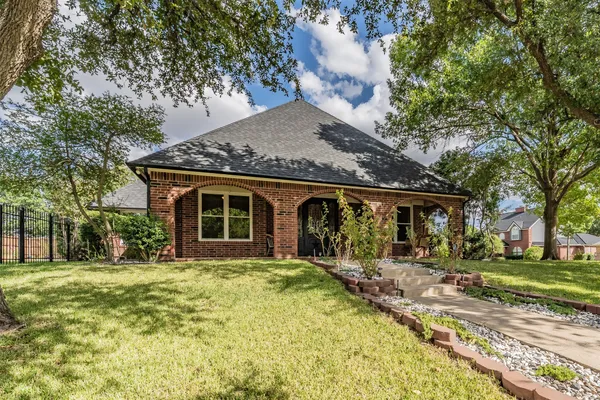 1800 TRAIL LAKE DR