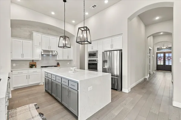 9308 PECAN WOODS TRL