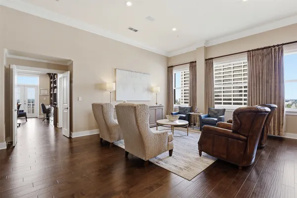 411 W 7TH ST 1005