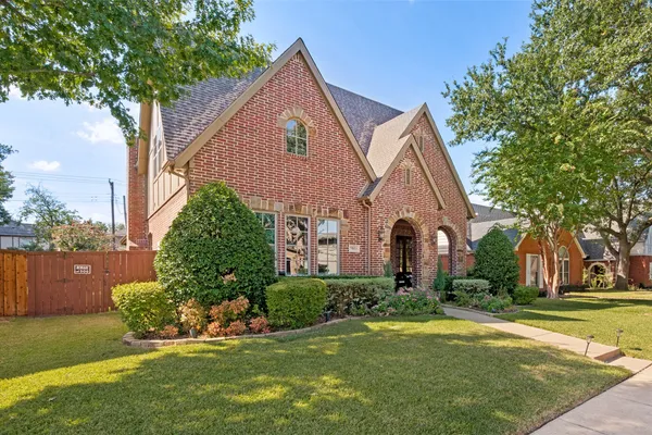5810 LLANO AVE
