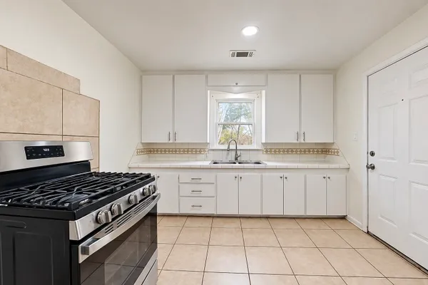 8413 WHITE SETTLEMENT RD
