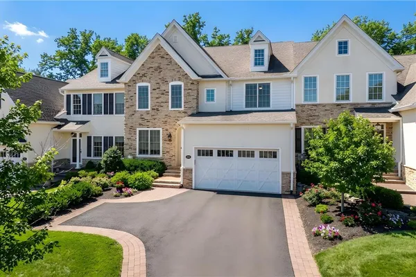 1970 CARRIAGE KNOLL DR