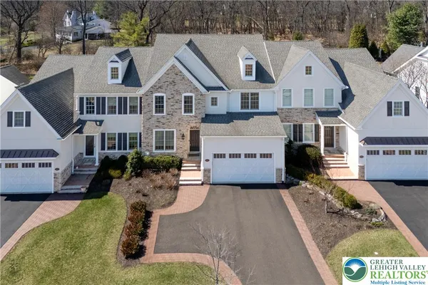 1970 CARRIAGE KNOLL DR