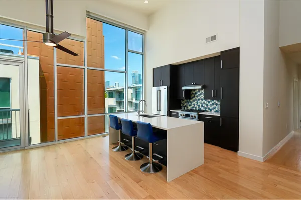 1600 BARTON SPRINGS RD 5601