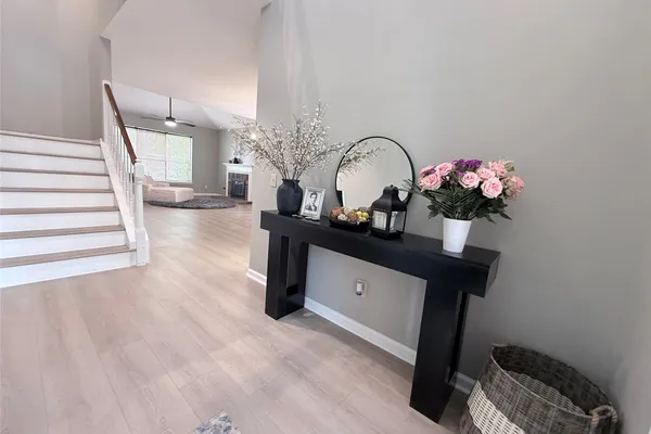 2915 VEVA DR