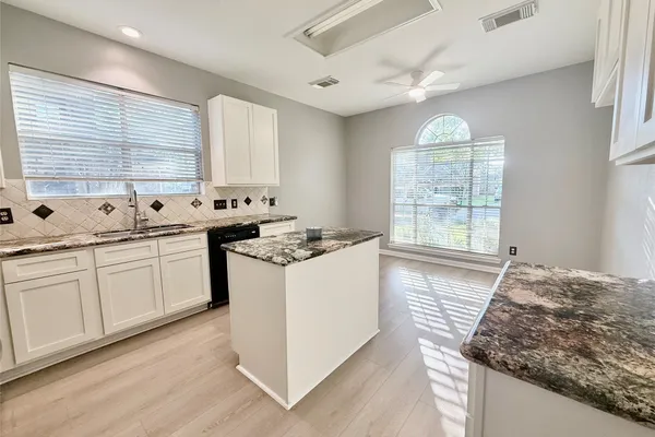 2915 VEVA DR