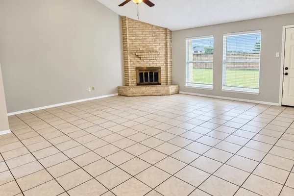 662 FAIR OAK DR