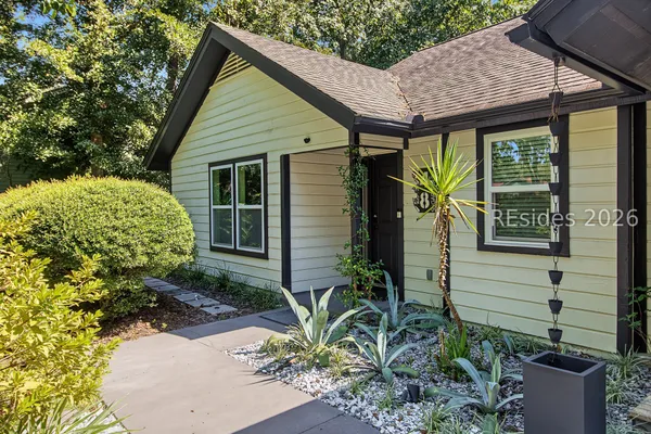 48 SUGAREE DR