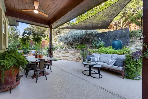 401 VALLEY HILL DR