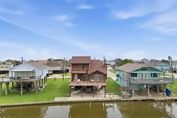 215 REDFISH DR
