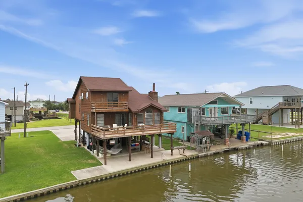 215 REDFISH DR