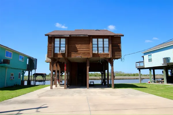 215 REDFISH DR