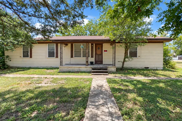 300 S ELM AVE
