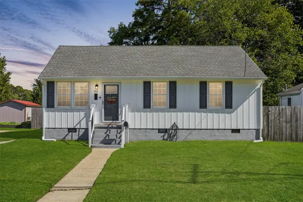 703 SEDGEFIELD DR
