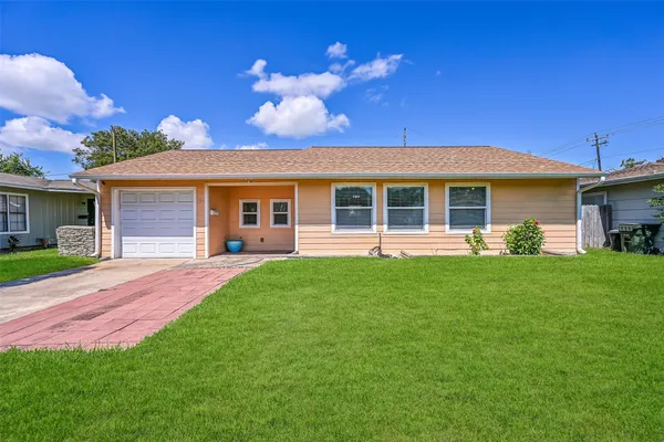 104 BONITA AVE