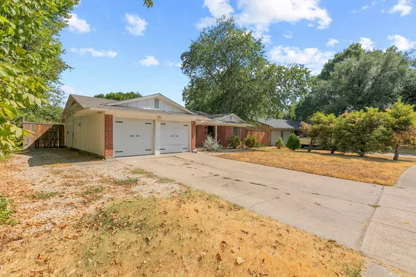 1306 N FLOYD RD