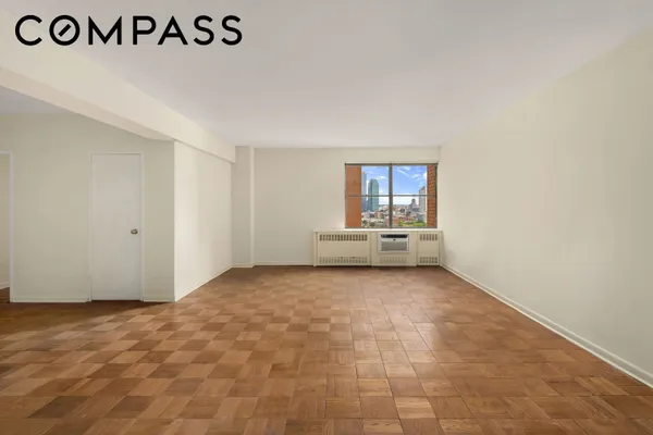 25 SUTTON PL 19I