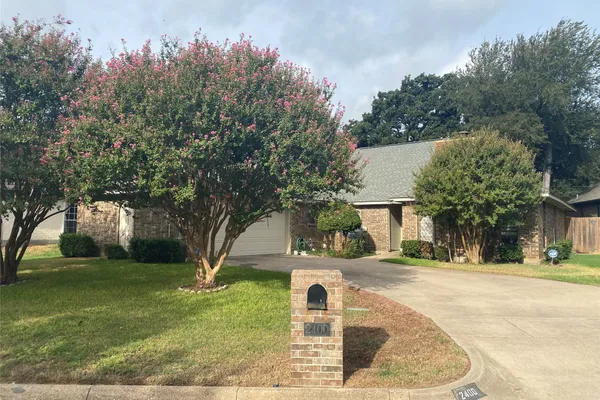 2400 CROSS TIMBERS TRL
