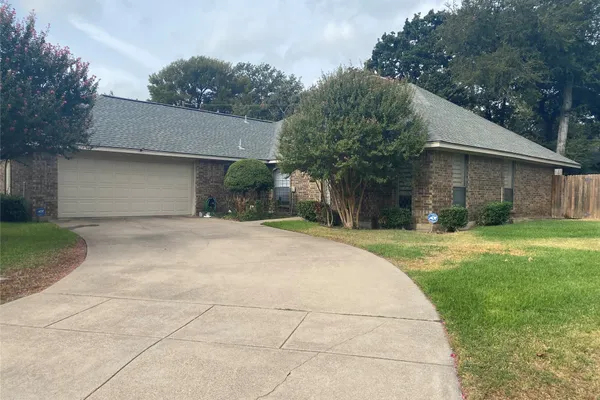 2400 CROSS TIMBERS TRL