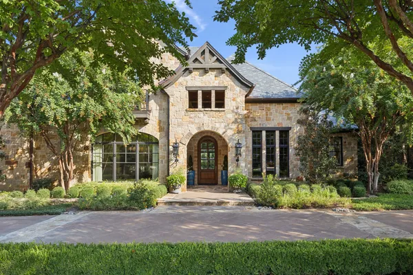 2109 CEDAR ELM TER