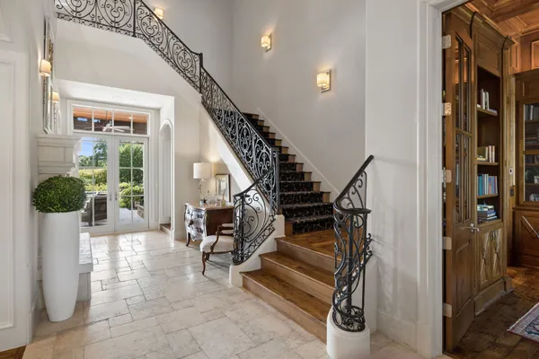 2109 CEDAR ELM TER