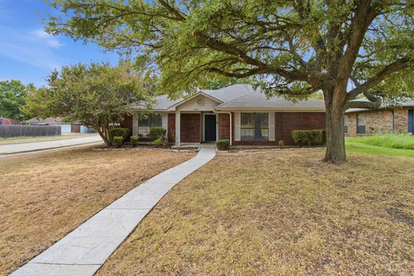 2222 CORTLAND CIR