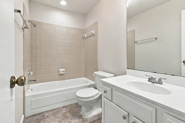 2222 CORTLAND CIR