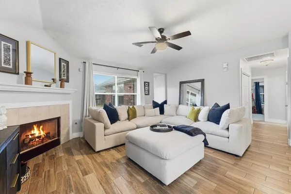 7122 ROSE VILLAGE DR