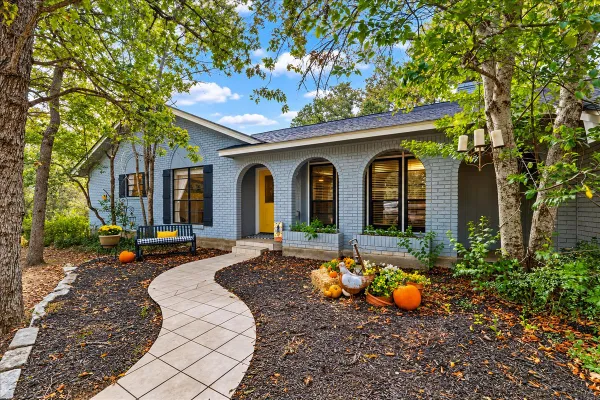 111 POST OAK DR