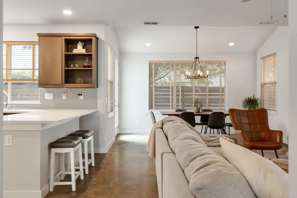 6542 E LOVERS LN