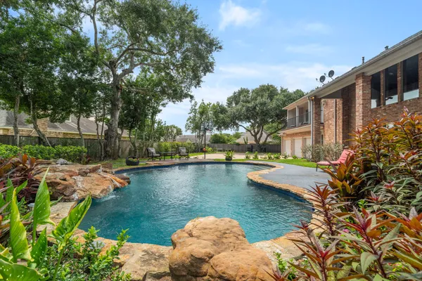 3 REGENT CT