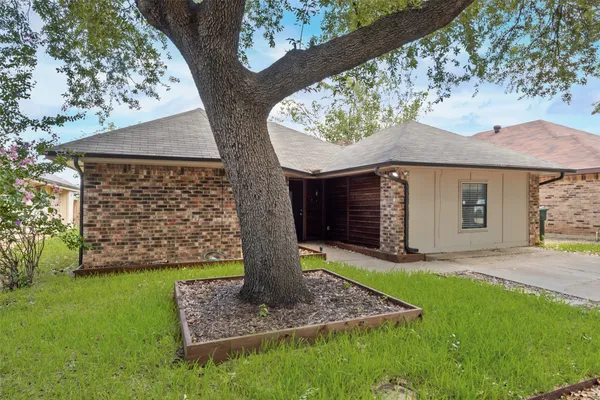 2203 PLACID DR