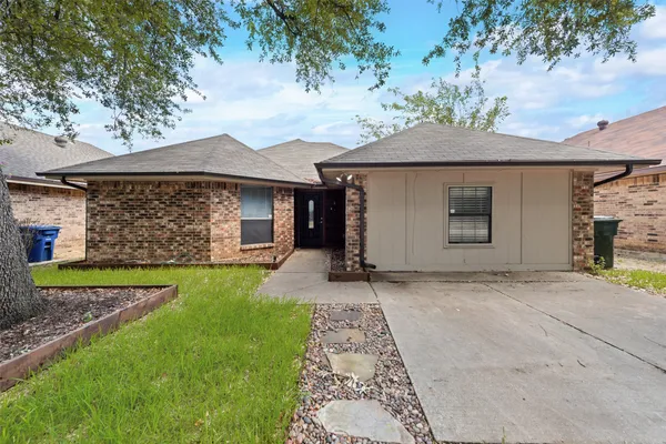 2203 PLACID DR