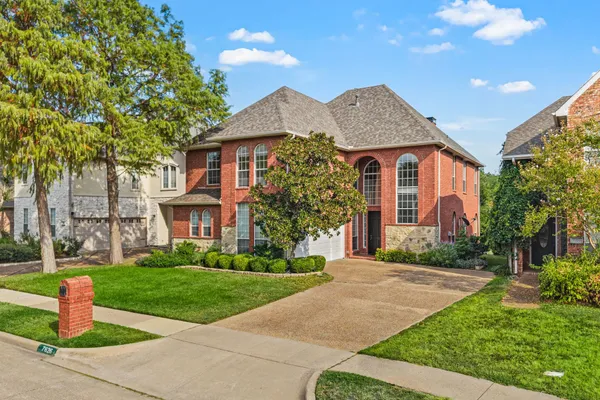 7626 LAKECREST CIR