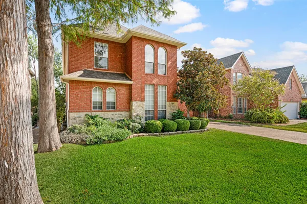 7626 LAKECREST CIR