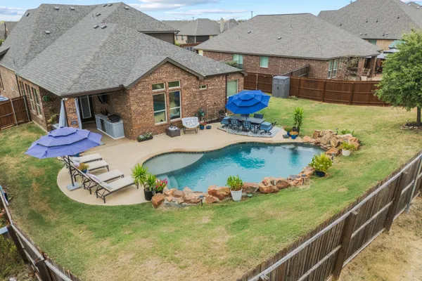 639 WOODRIDGE DR