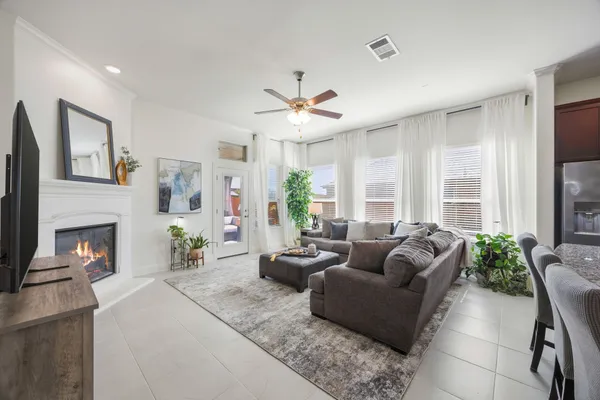 639 WOODRIDGE DR