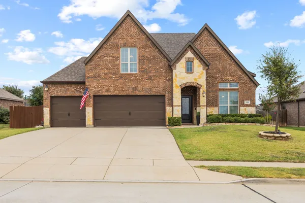 639 WOODRIDGE DR