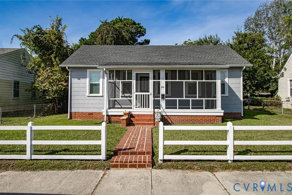702 N 7TH AVE