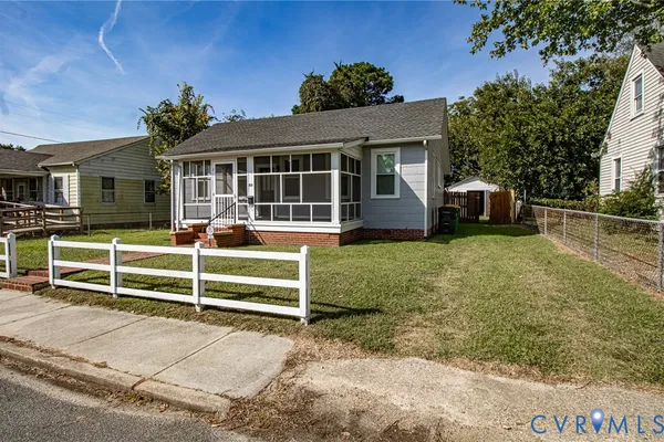 702 N 7TH AVE