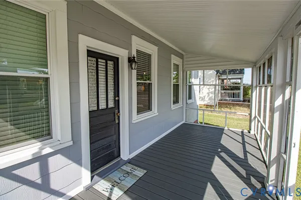 702 N 7TH AVE