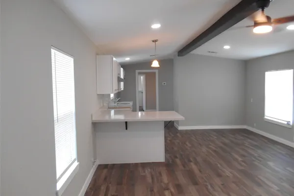 527 CINDY LN